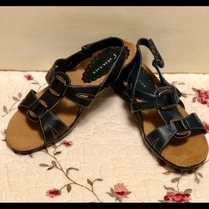 Bare Traps-Wear Ever Black Sandals Size 6